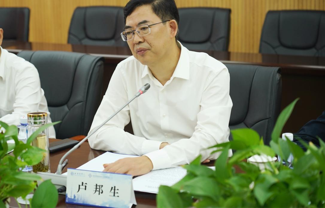 图为卢邦生发言 图为卢邦生发言