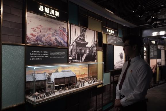 姚金向大家介绍了外滩地区的红色故事