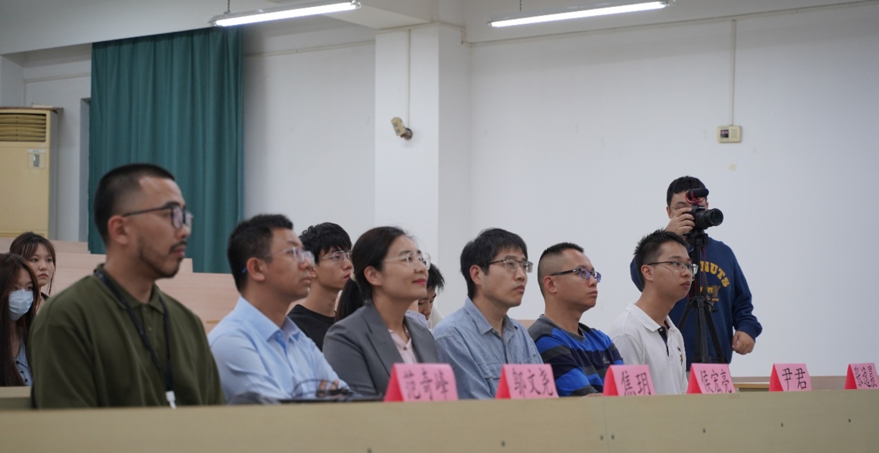 图1：“云拿杯”大学生数据分析大赛企业宣讲会现场