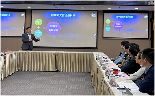 图为张绍华副校长发言 图为张绍华副校长发言