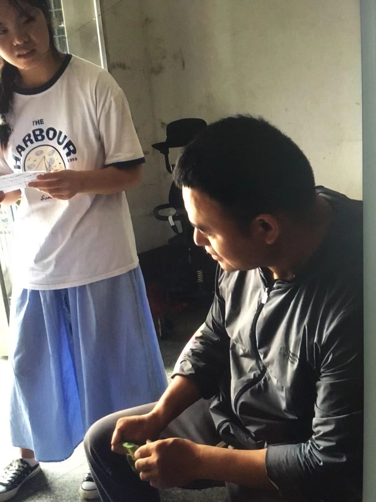 图为农村实地走访 图为农村实地走访