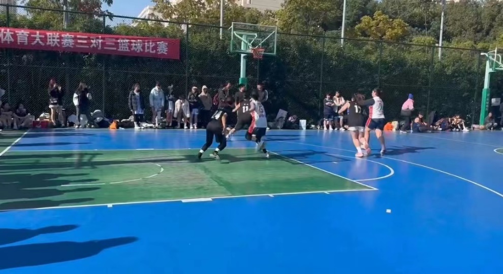 女子一队比赛现场 女子一队比赛现场