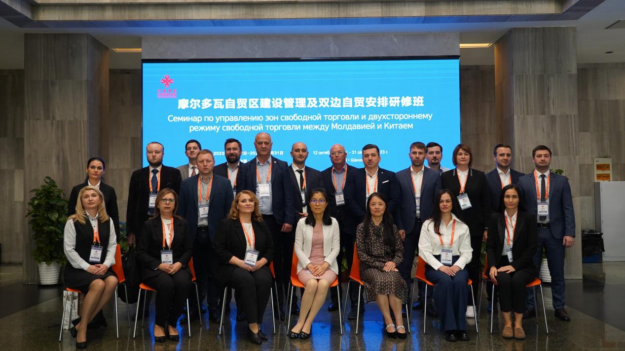 图为全体学员合影