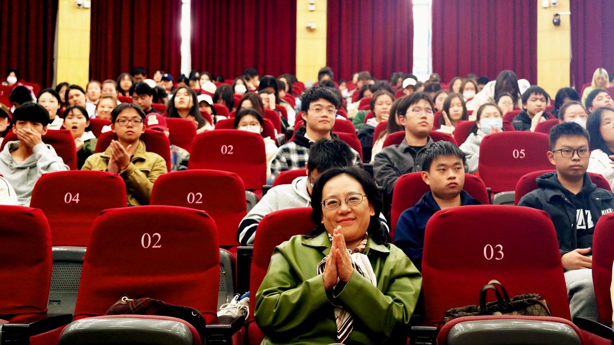 劳书记及现场观众 劳书记及现场观众