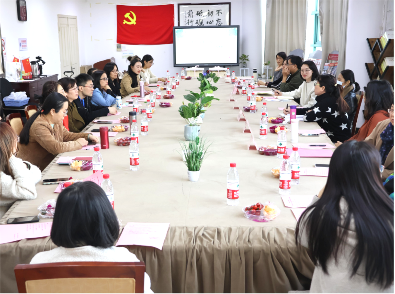 图为活动现场 图为活动现场