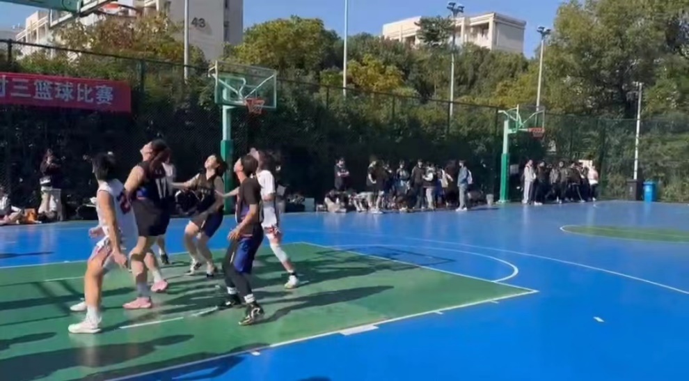 女子一队比赛中 女子一队比赛中