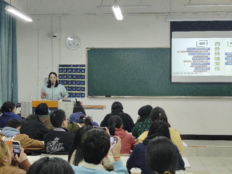 图为课程现场 图为课程现场