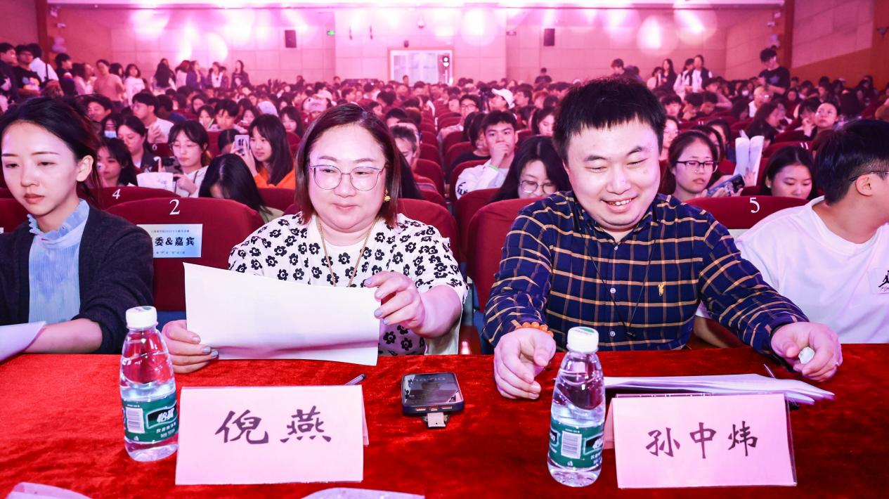 决赛评委 决赛评委