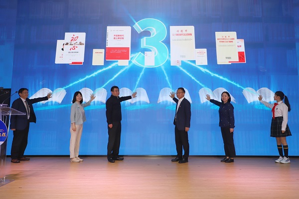 图为上海教育系统主题阅读活动在上海商学院启动！ “1+3+N”构建社会阅读育人大平台