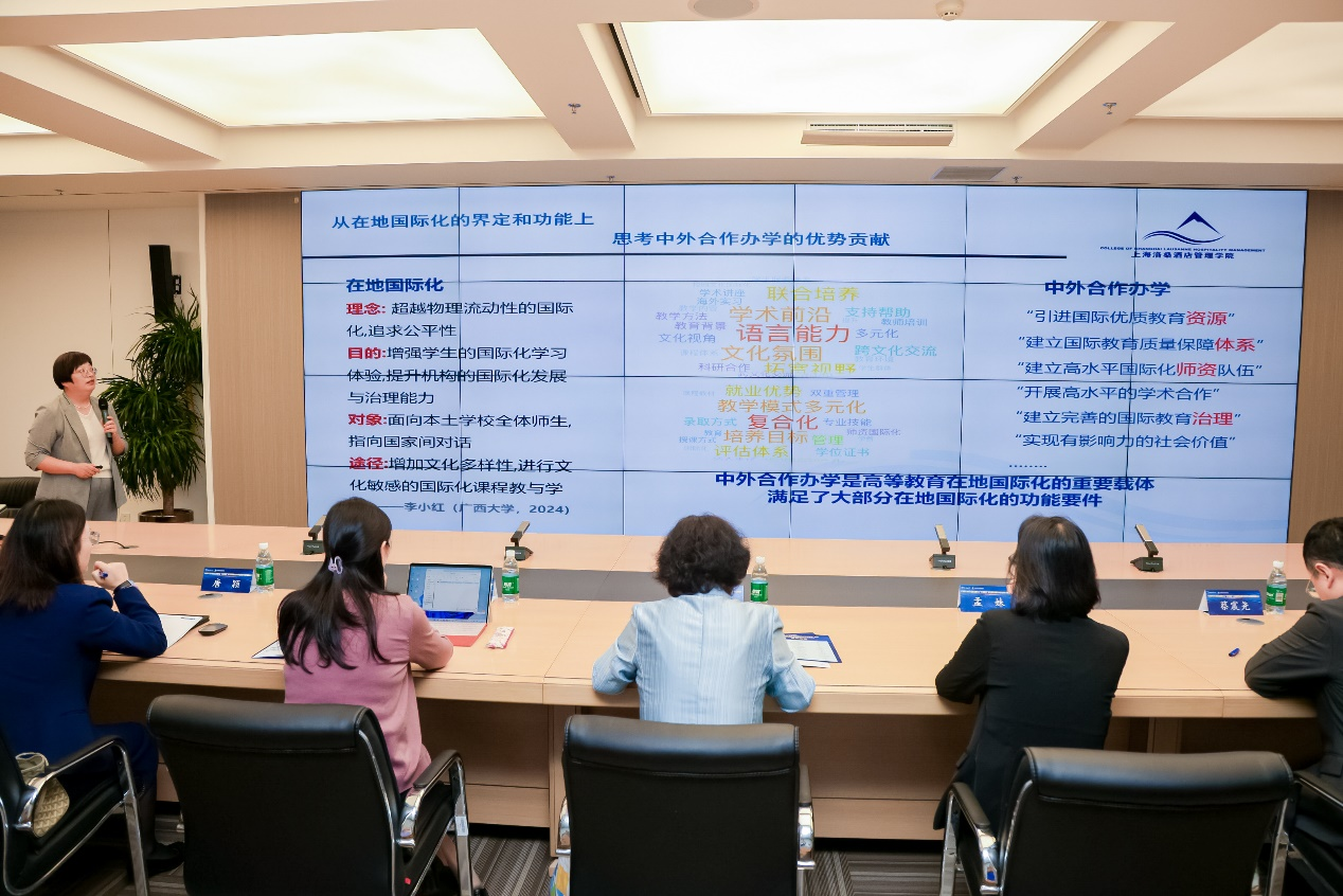 图为胡笑寒在高等教育在地国际化发展分论坛上发言