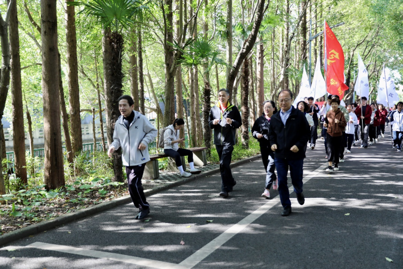 校领导领跑