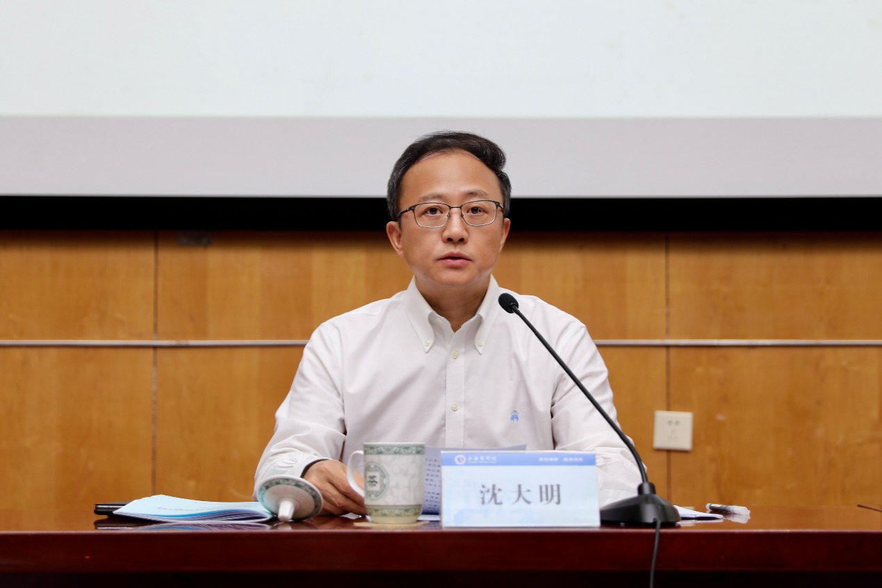 图为校党委书记沈大明作动员讲话