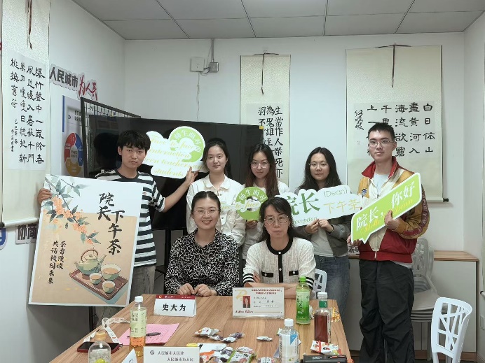 图3为参加活动人员合影