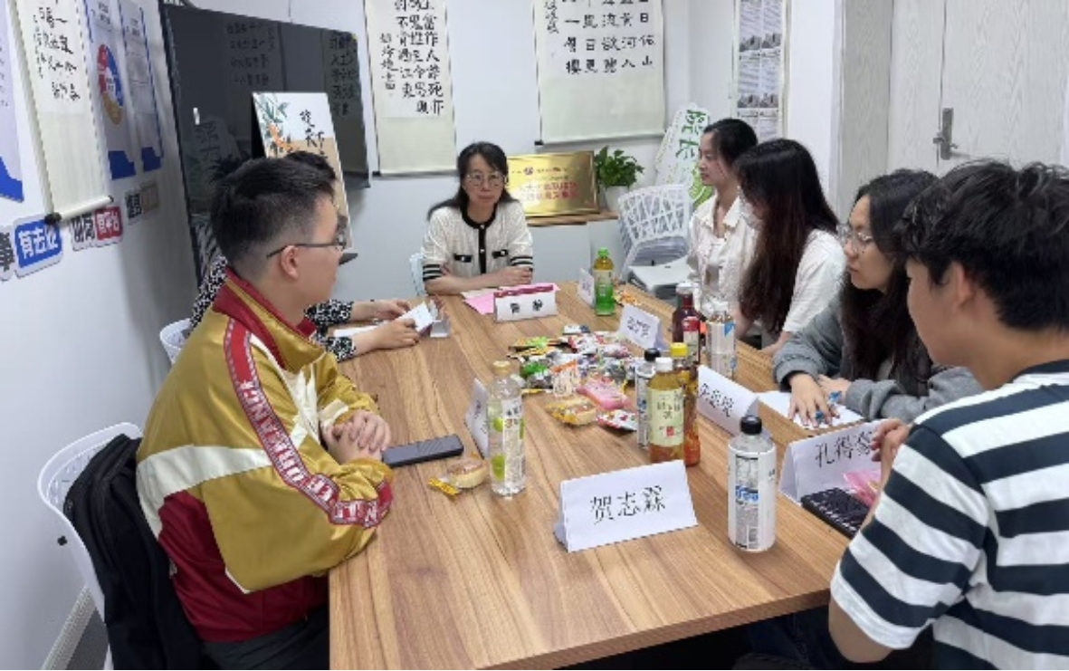 图1为“院长下午茶”活动现场