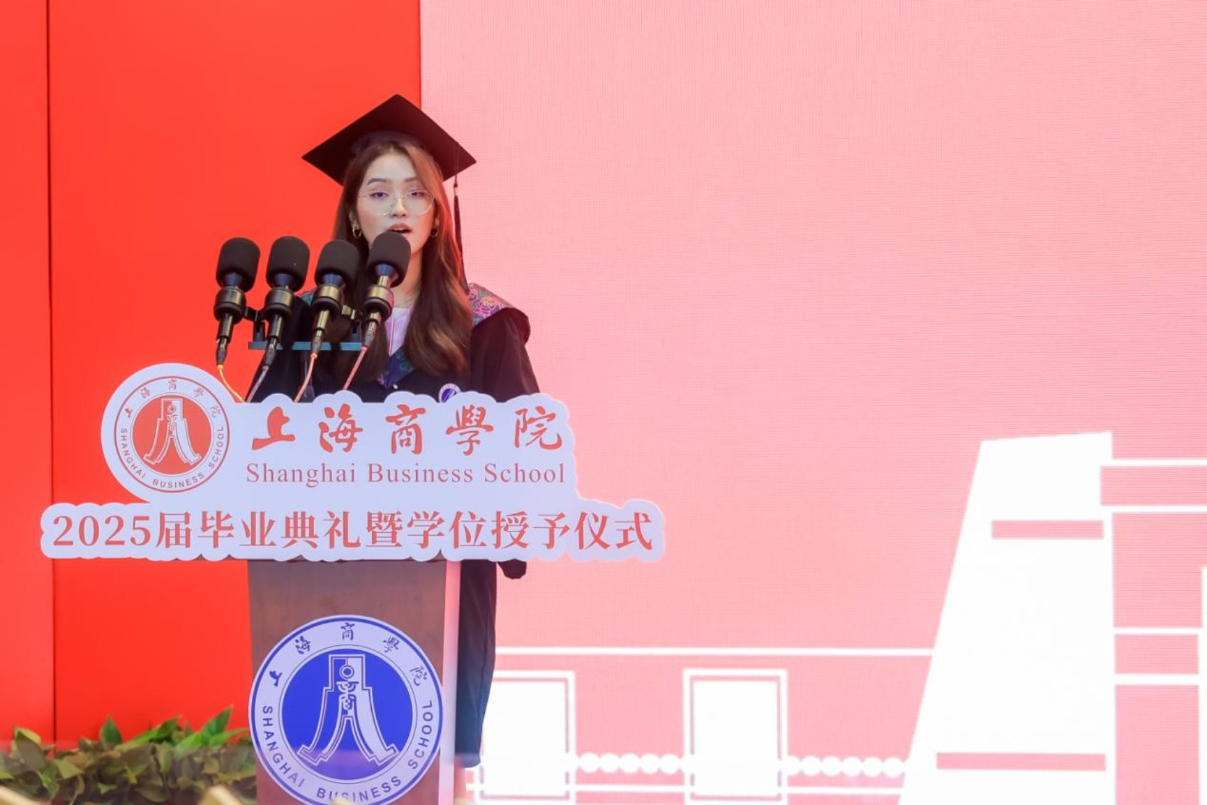 图8为留学生代表发言