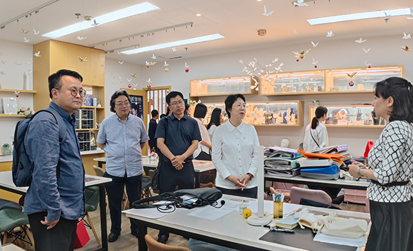 参观饰界工坊A.jpg