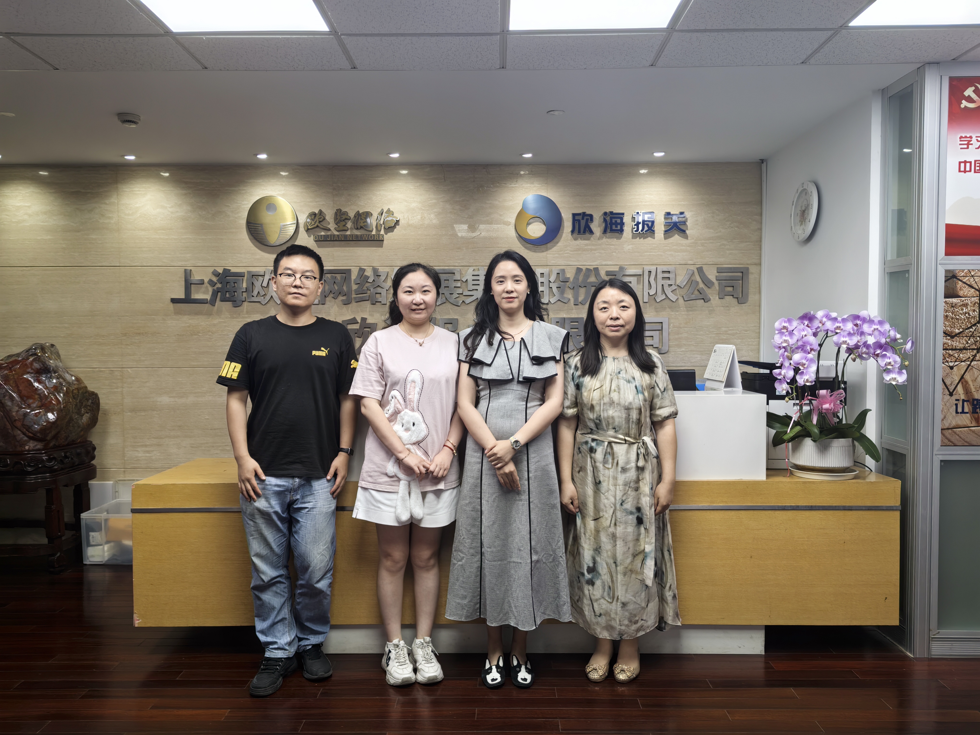 图为校企双方合影