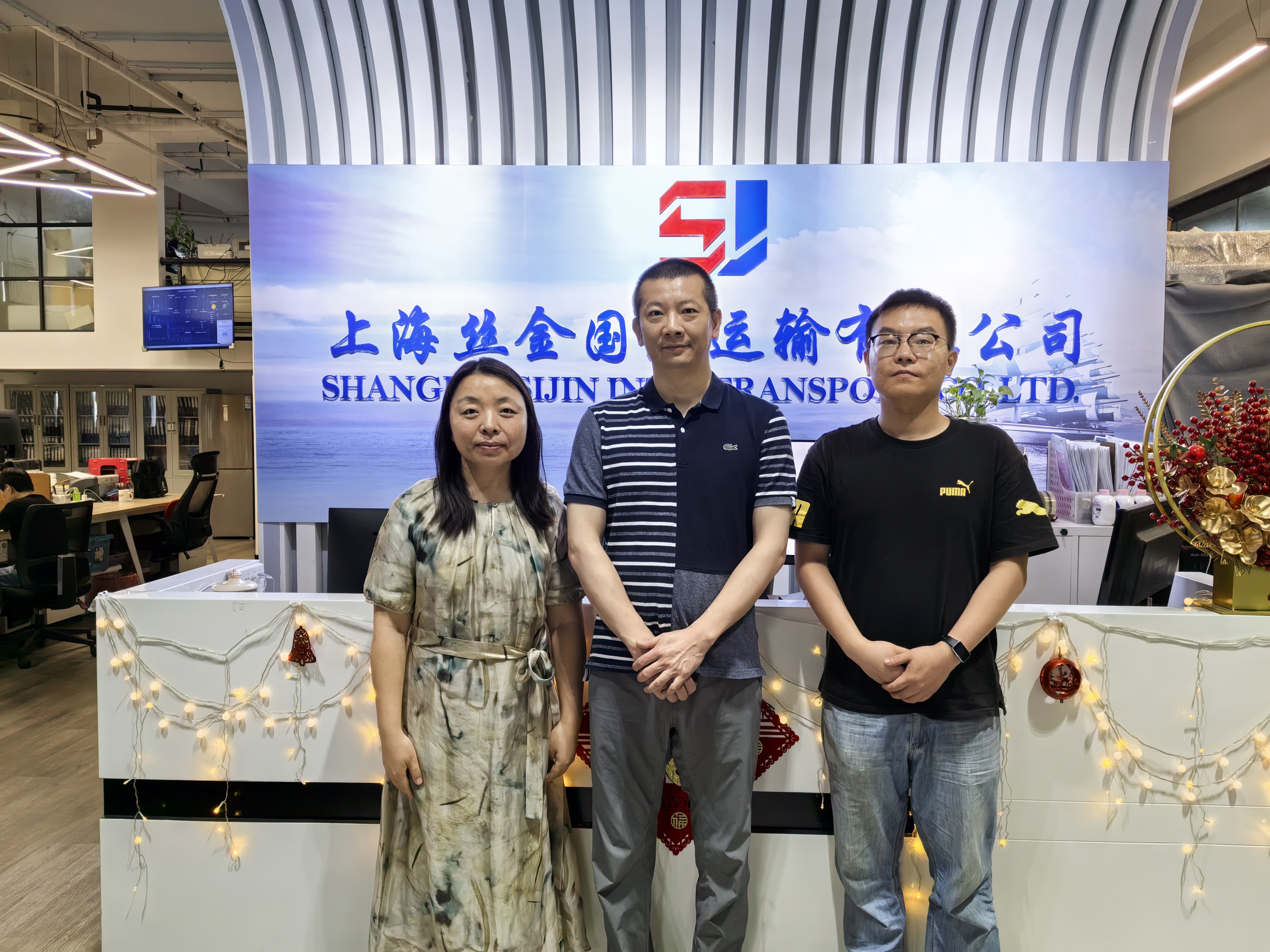 图为校企双方合影