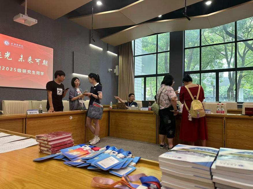 研究生报到现场