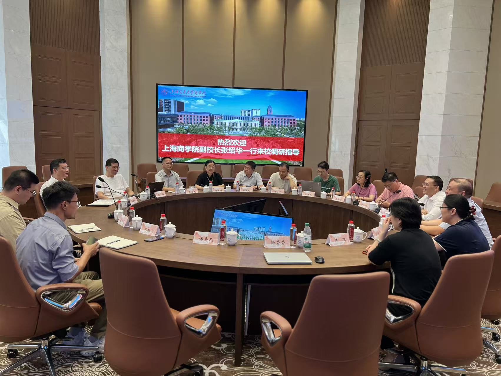 图为调研活动现场