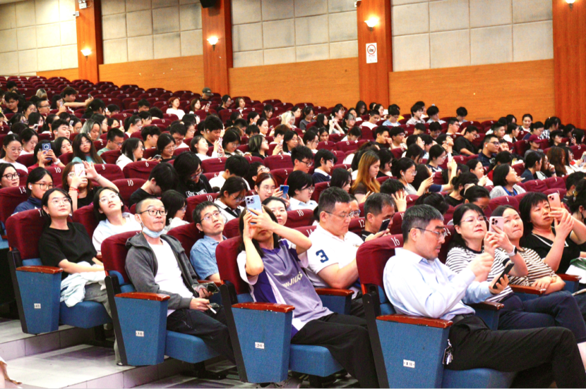 图2为新生积极扫码参与竞答