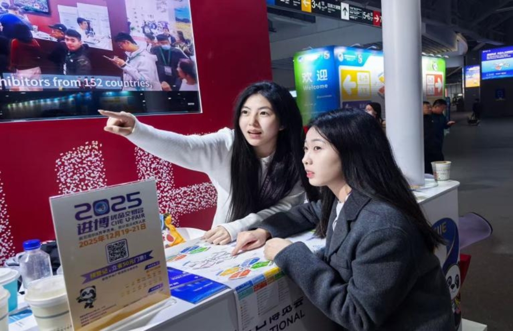 我校第八届进博会志愿者获市委组织部表扬信