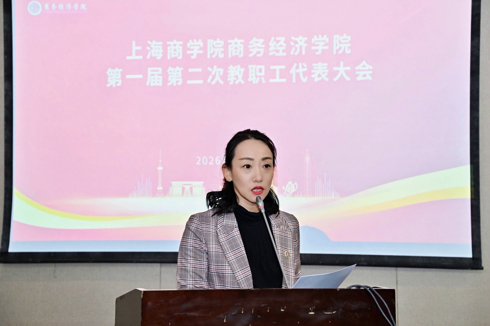 图为伊铭为大会致辞