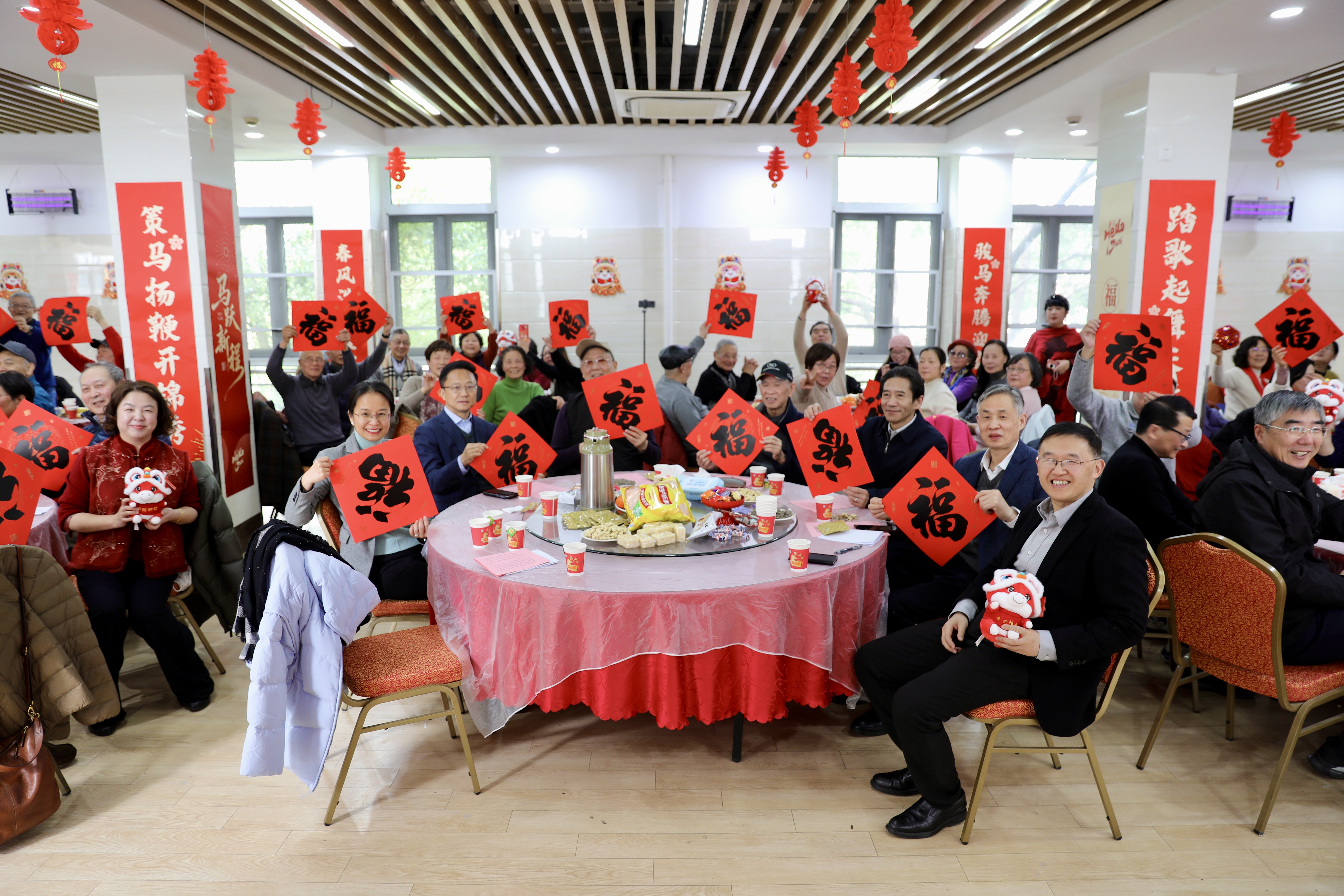 图为团拜会现场