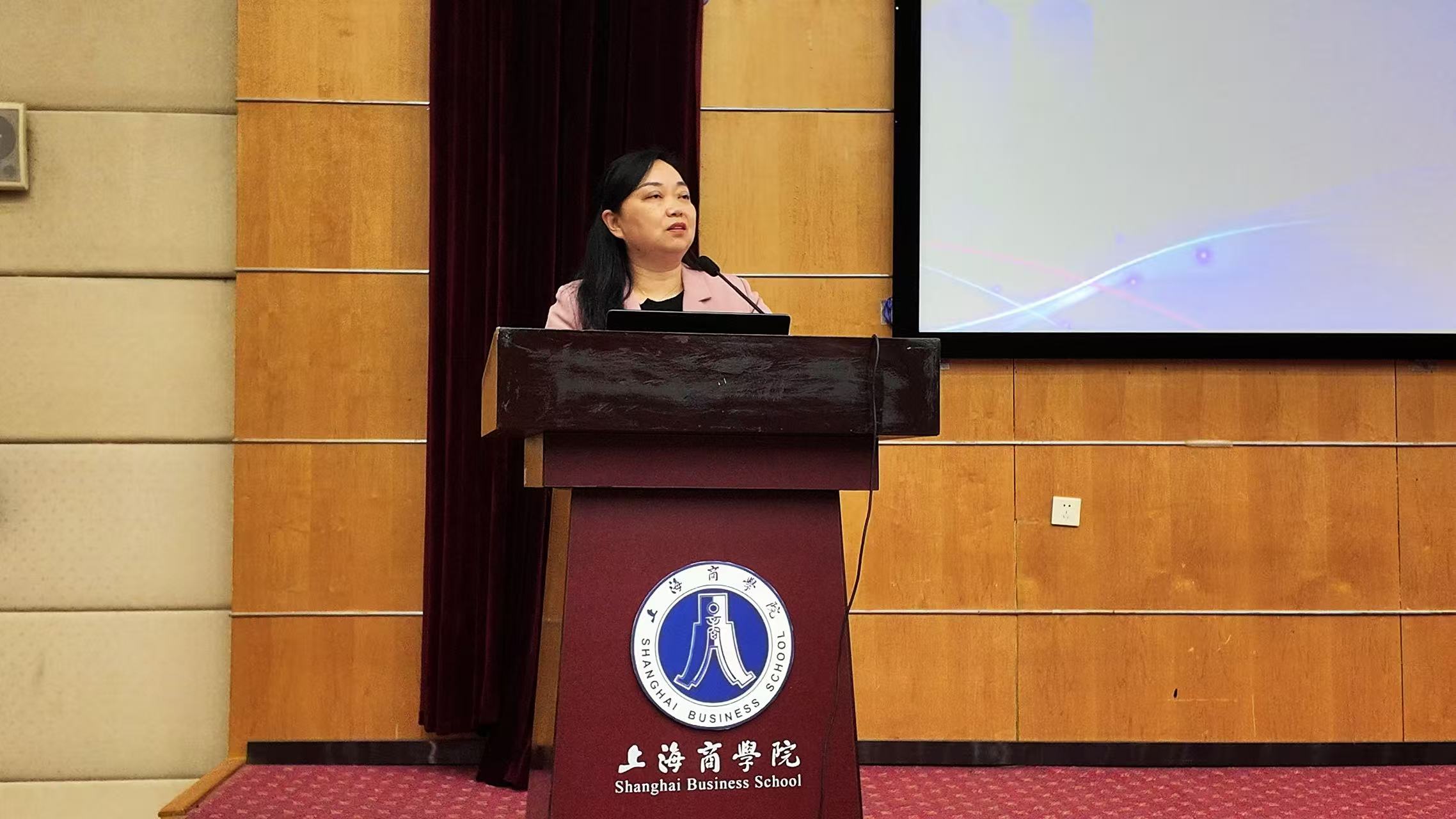 人事处处长段宝玫介绍教师队伍建设的规划与举措