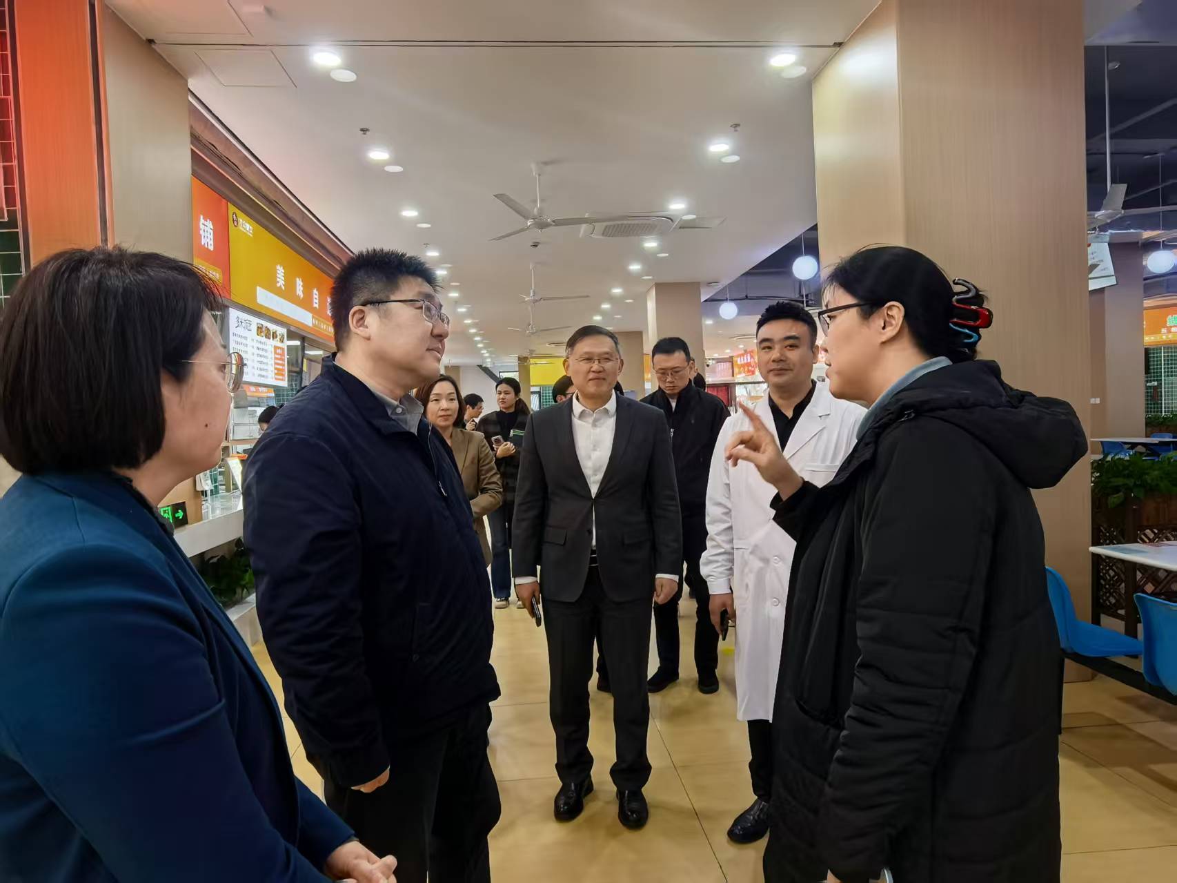 筑牢校园食品安全防线——奉贤区领导带队专题调研学校食堂管理工作