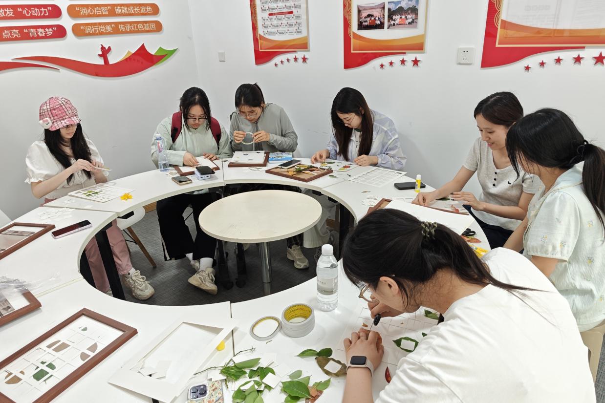 图1为活动现场
