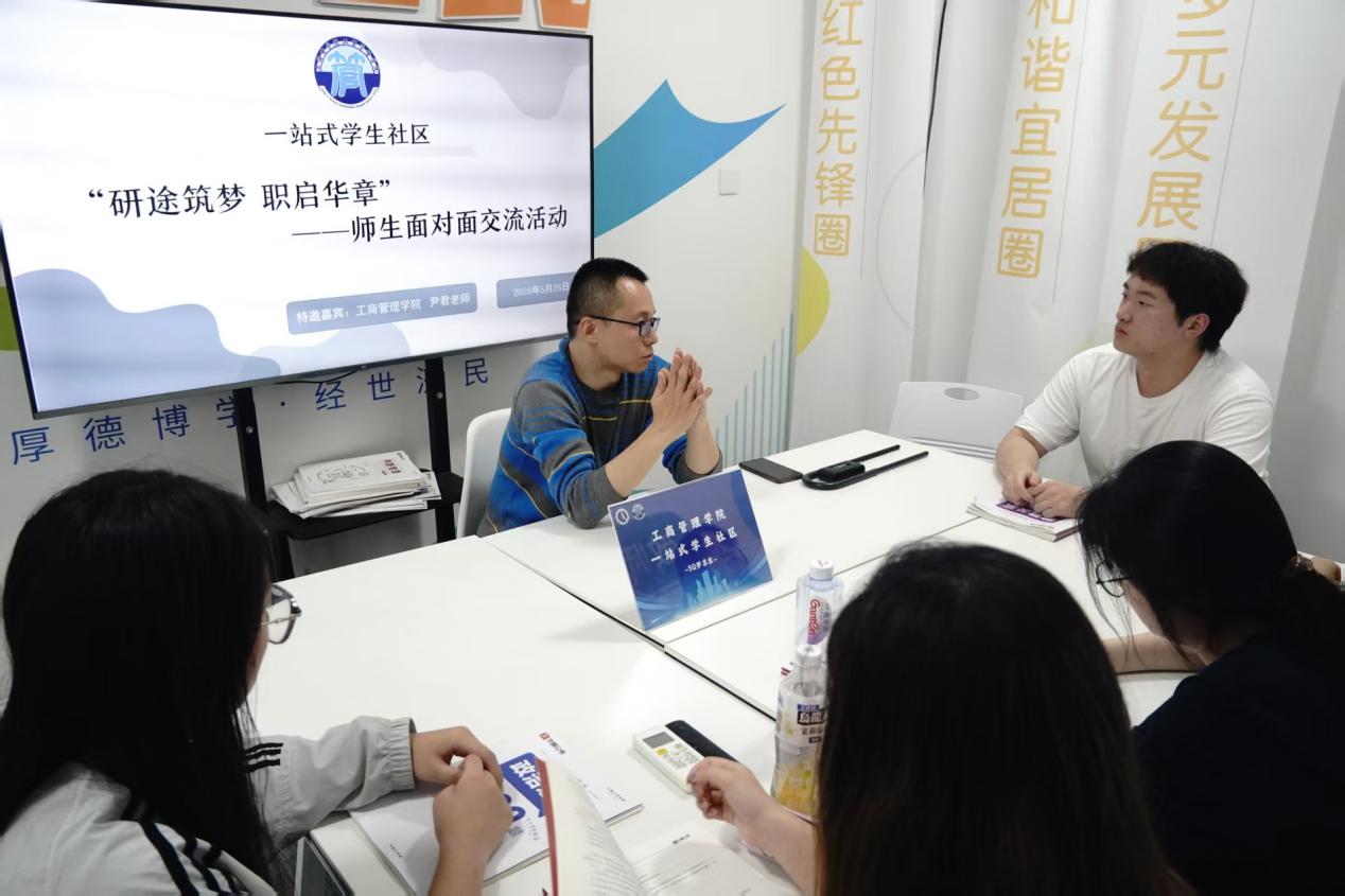 图1为活动现场
