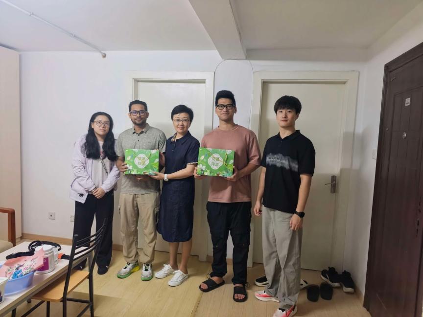 酷暑送清凉，关怀沁人心——国际教育学院开展暑期外国留学生走访慰问与安全教育工作